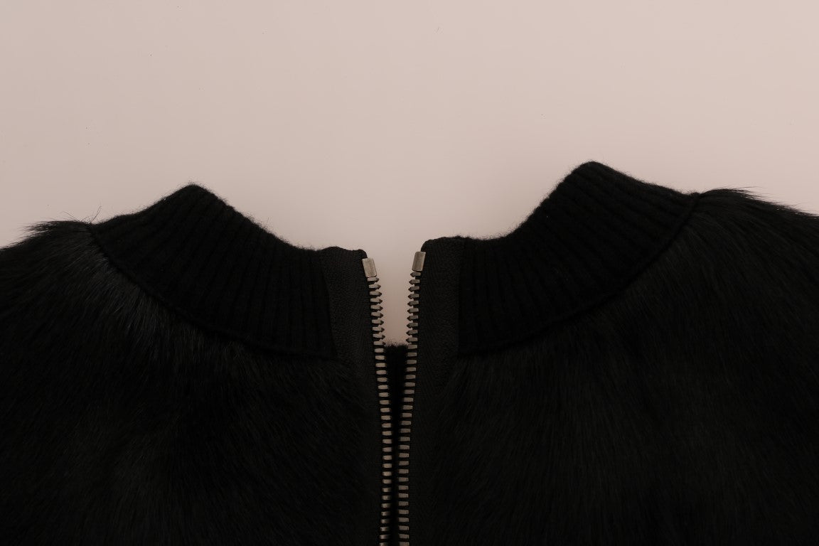 Schwarzer Pullover mit Pelz und Blumenbrokat