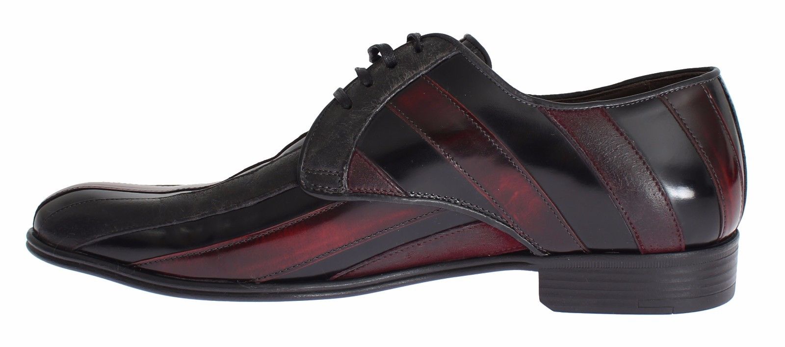Elegante schwarze, bordeauxfarbene Lederschuhe mit Streifen