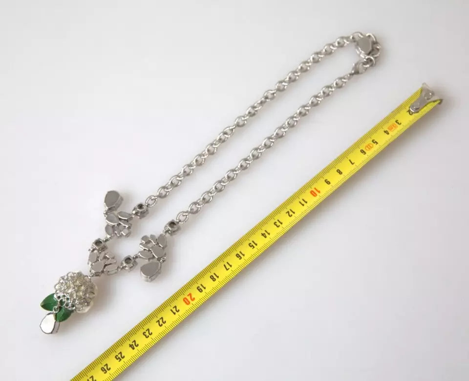 Halskette mit Rosenanhänger aus Messing und klarem Kristall