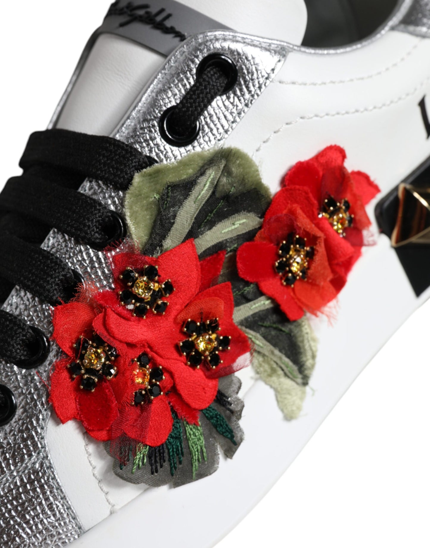Weiße Sneakers aus Leder mit Blumen- und Nietenbesatz