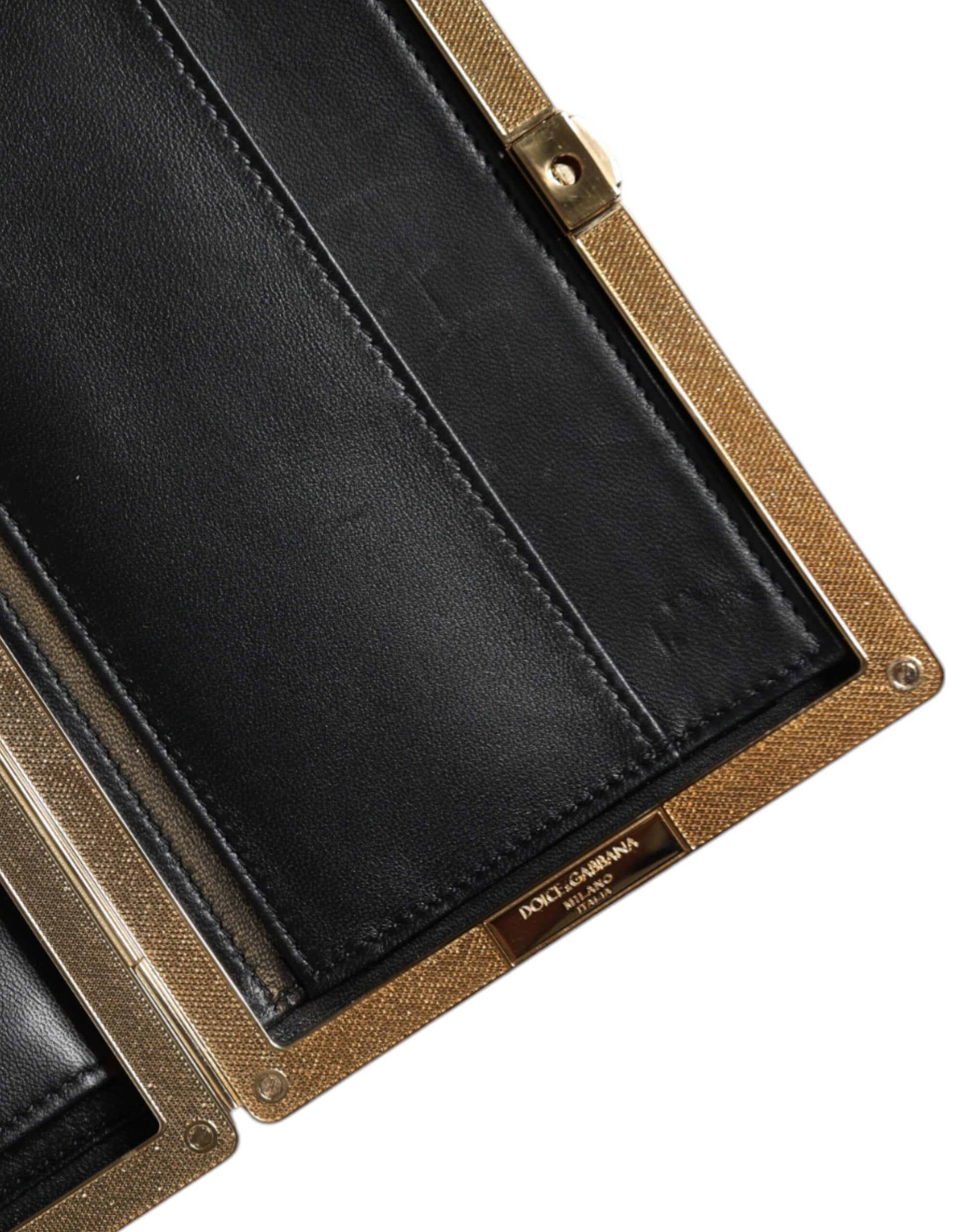 Bordeauxrote Clutch aus Samt mit Goldrahmen