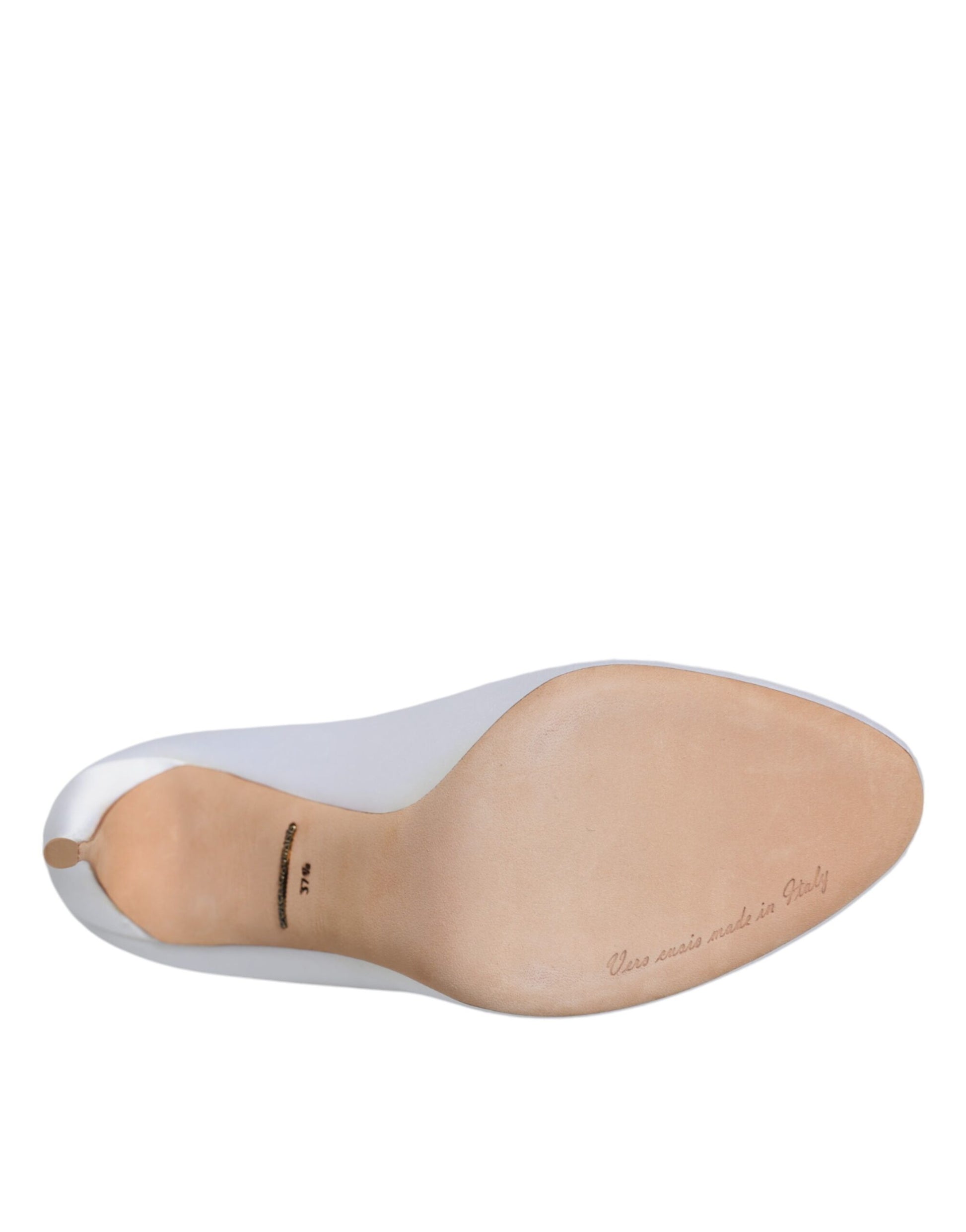 Weiße Satin-Pumps mit Peep-Toe und Kristallen