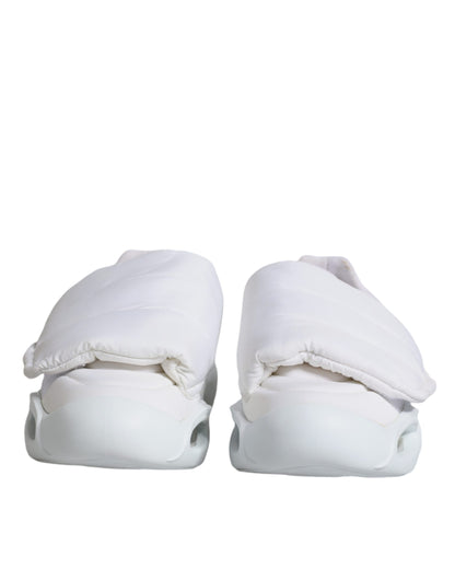 Weiße, gepolsterte Low-Top-Sneakers aus Stoff