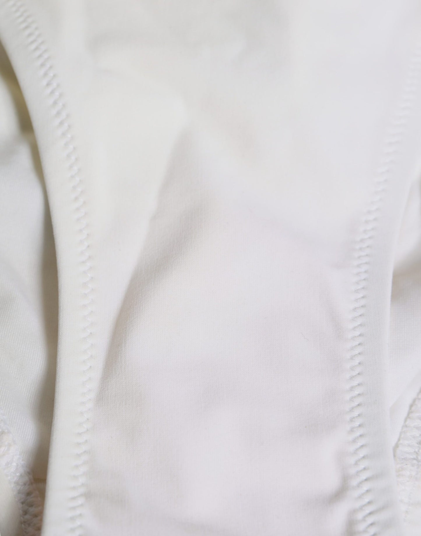 Weißer Nylon-Bikini mit Unterteil, Strandmode