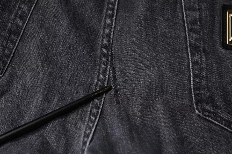 Dunkelgraue Skinny-Jeans aus zerfetzter Baumwolle