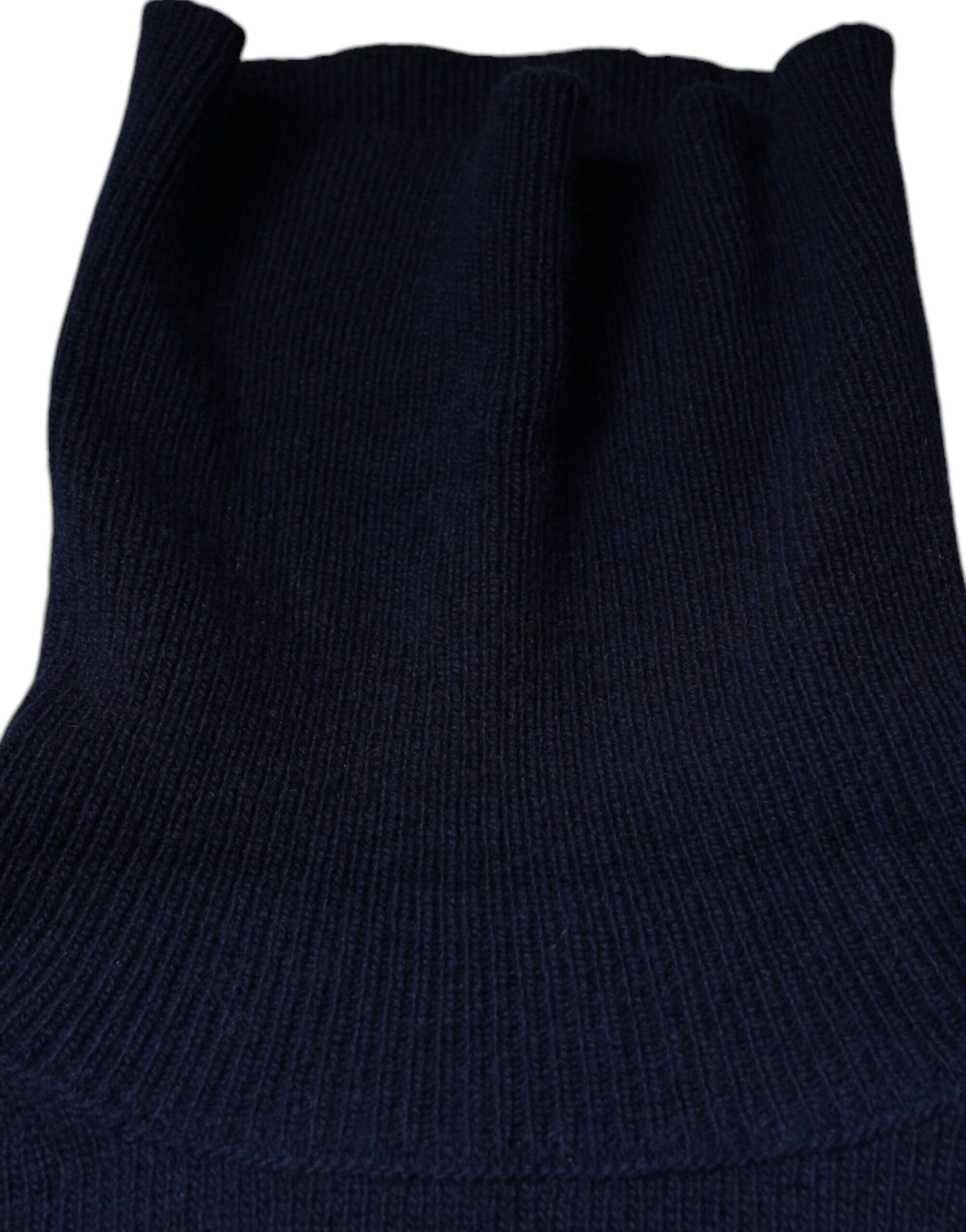 Blauer Rollkragenpullover aus Wollstrick