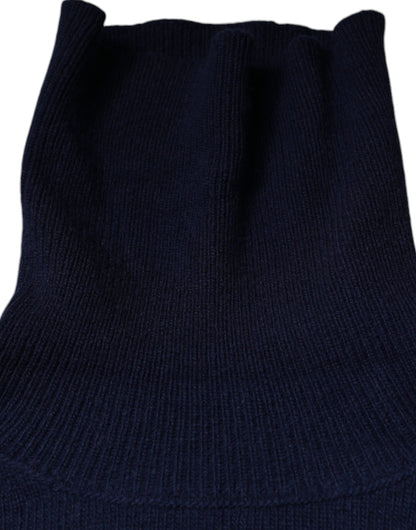 Blauer Rollkragenpullover aus Wollstrick