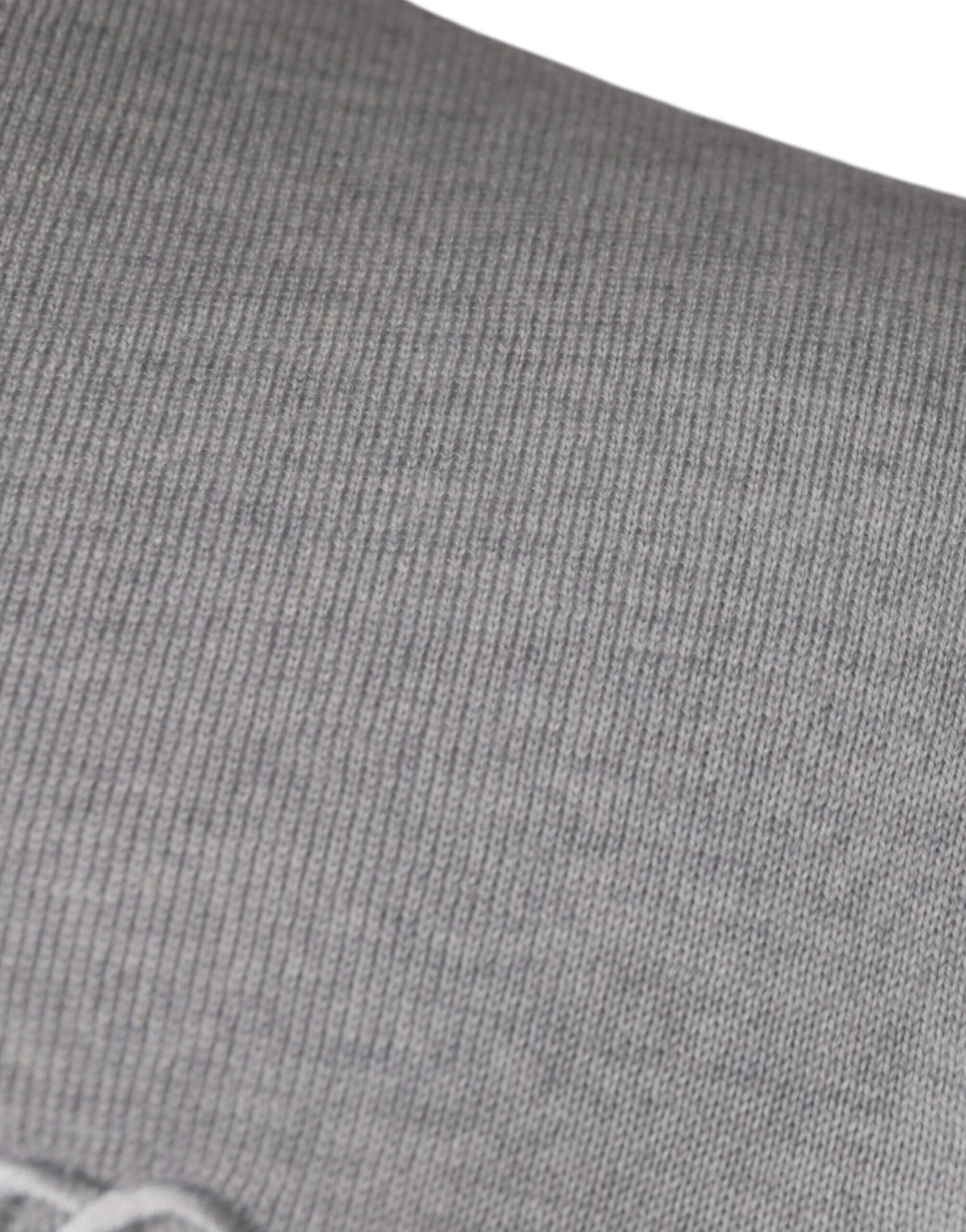 Hellgrauer Pullover aus Wolle mit Rundhalsausschnitt