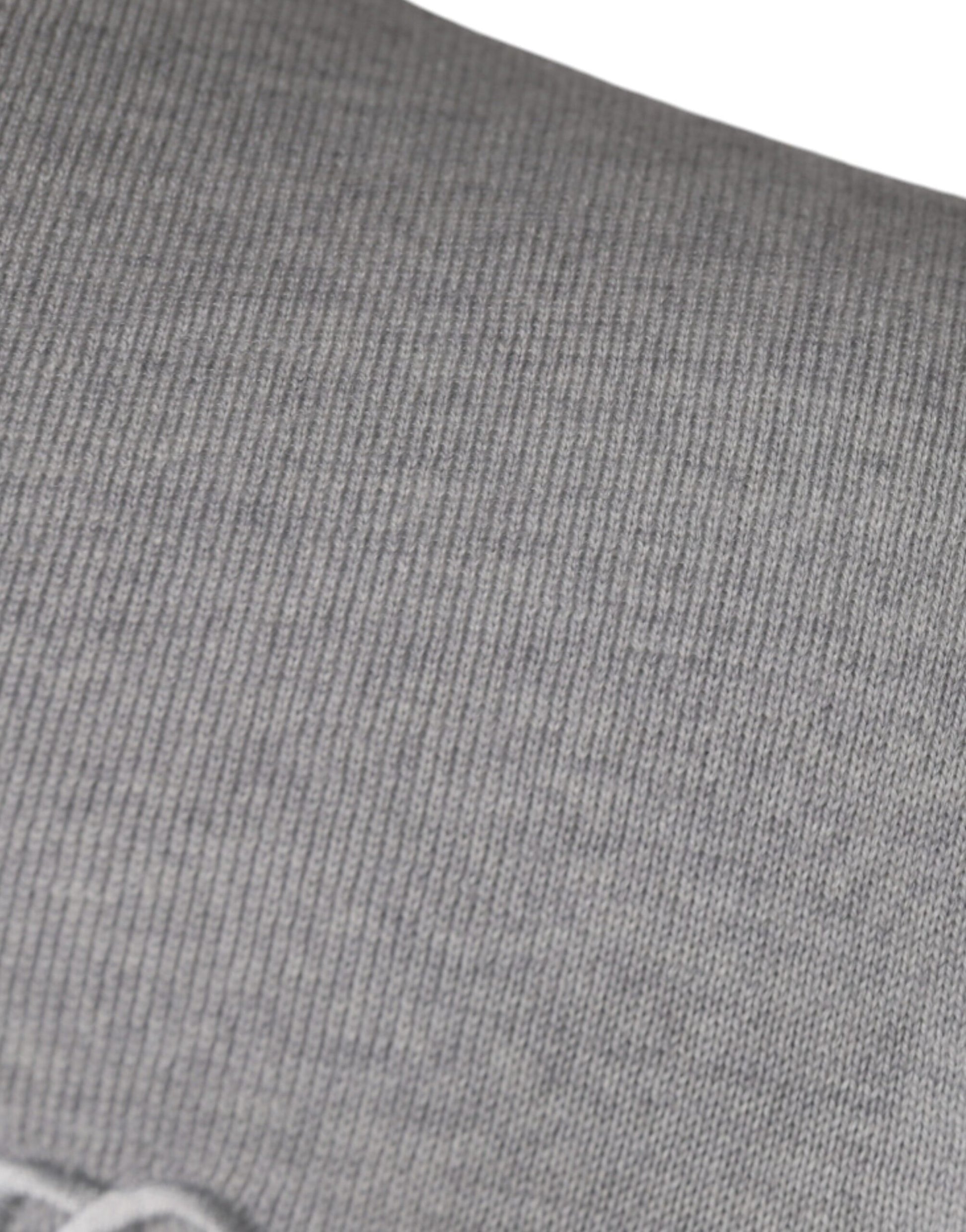 Hellgrauer Pullover aus Wolle mit Rundhalsausschnitt