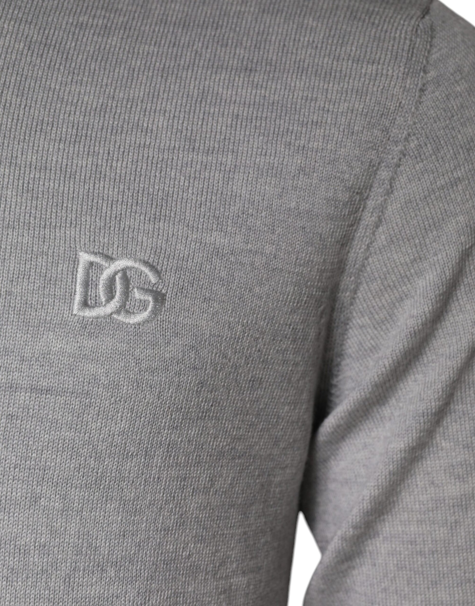 Hellgrauer Pullover aus Wolle mit Rundhalsausschnitt