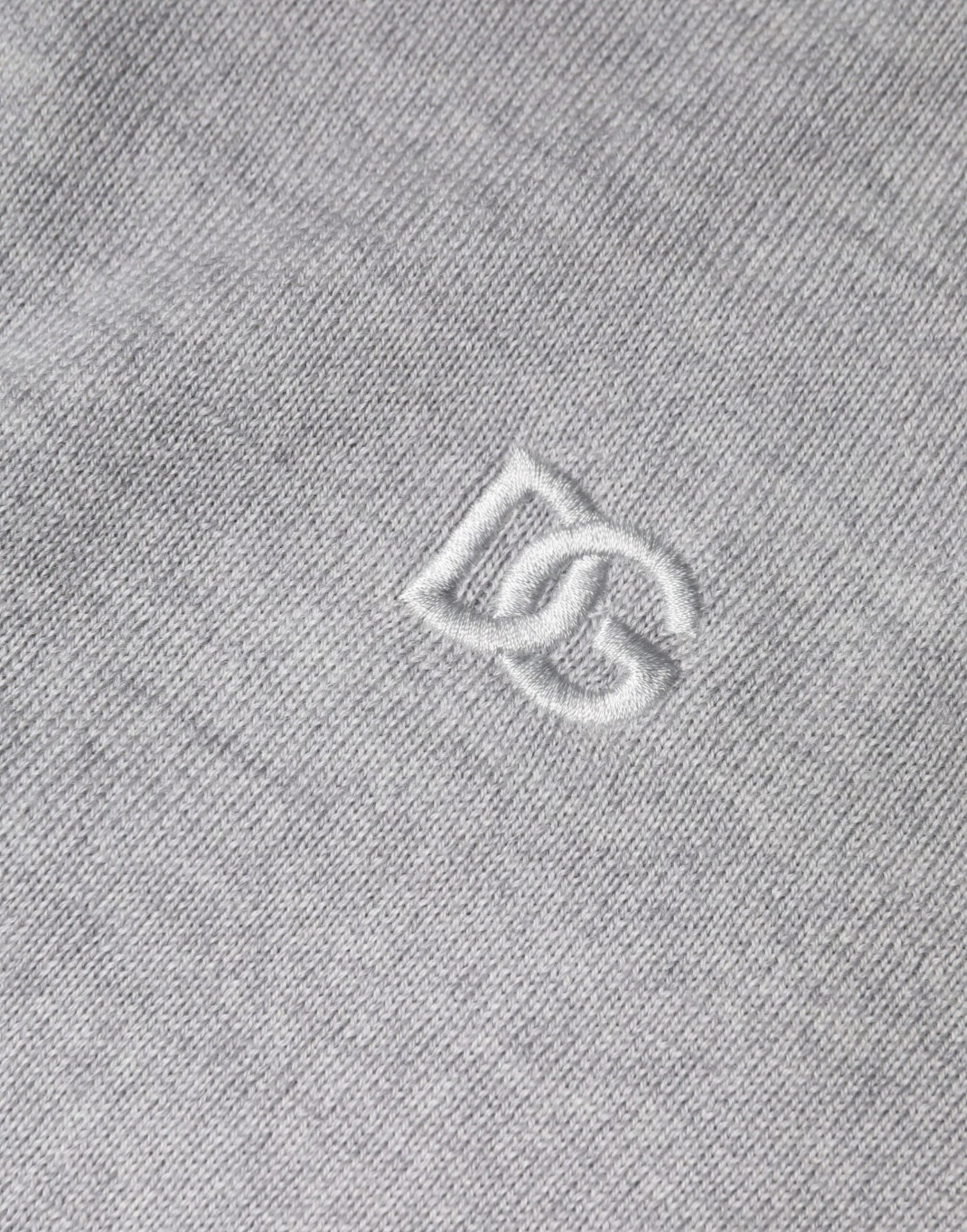 Hellgrauer Pullover aus Wolle mit Rundhalsausschnitt