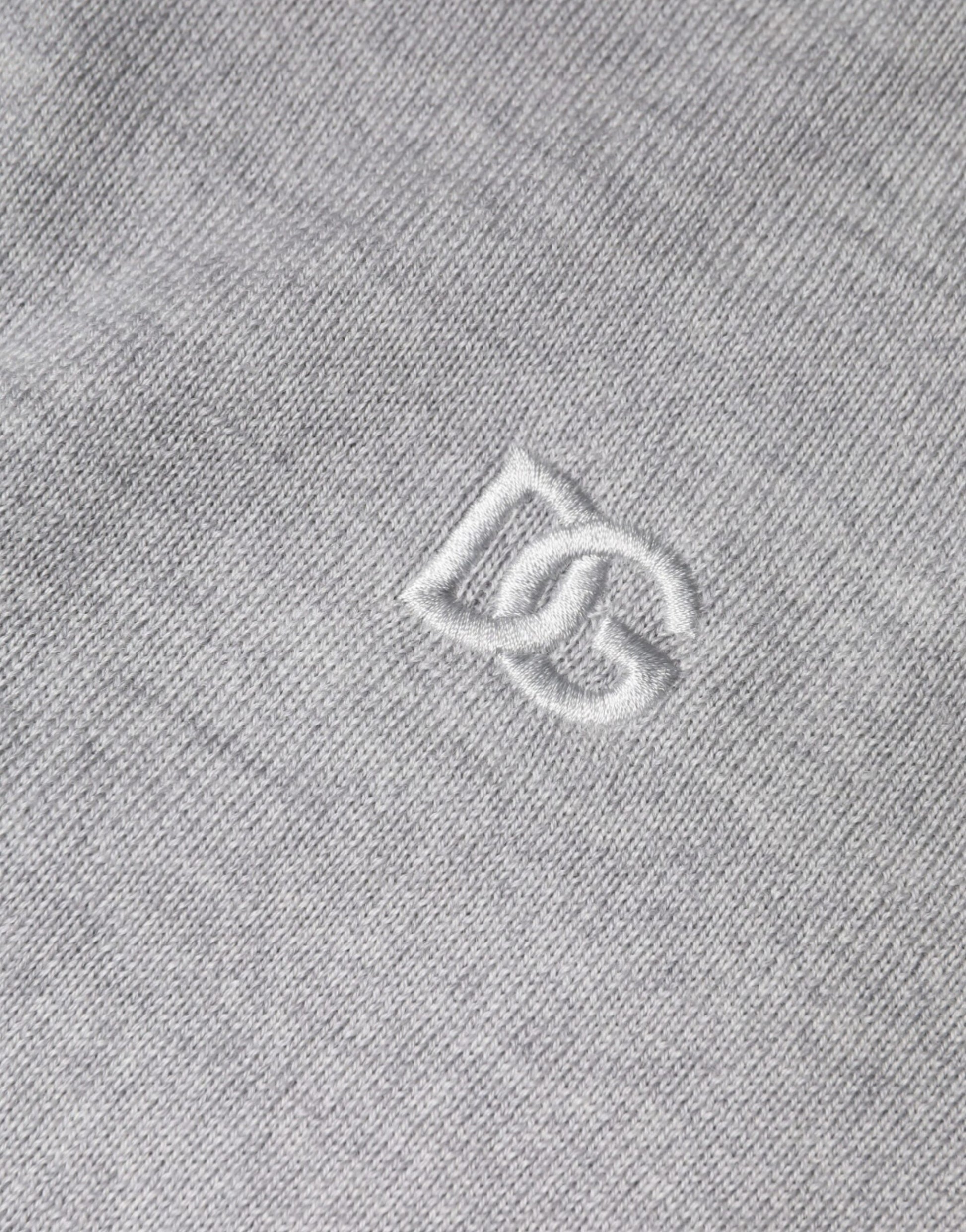 Hellgrauer Pullover aus Wolle mit Rundhalsausschnitt