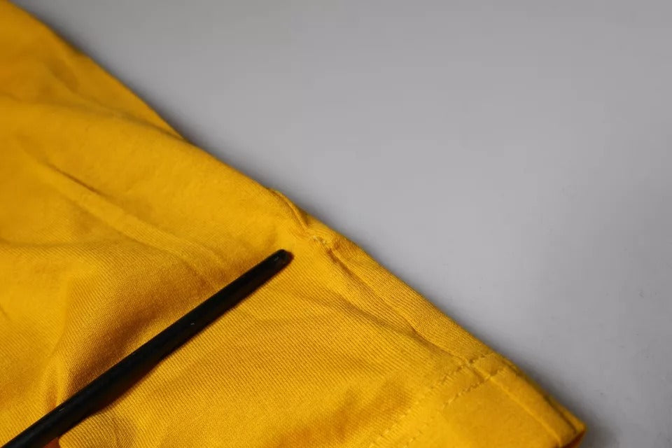 Senfgelbes T-Shirt mit Rundhalsausschnitt und geprägtem Logo