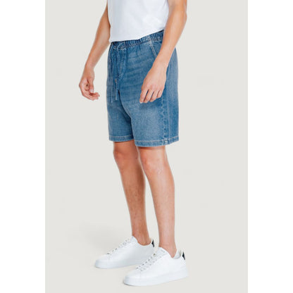 Hellblaue Shorts aus Baumwolle