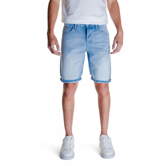 Hellblaue Shorts aus Baumwolle