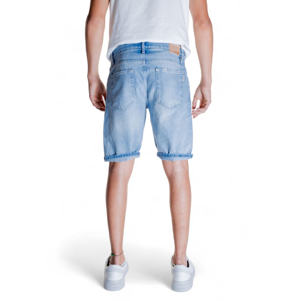 Hellblaue Shorts aus Baumwolle
