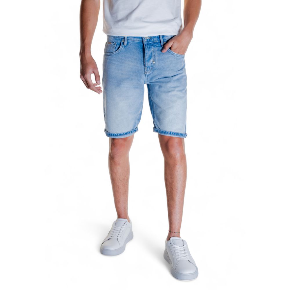 Hellblaue Shorts aus Baumwolle