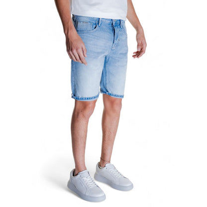 Hellblaue Shorts aus Baumwolle