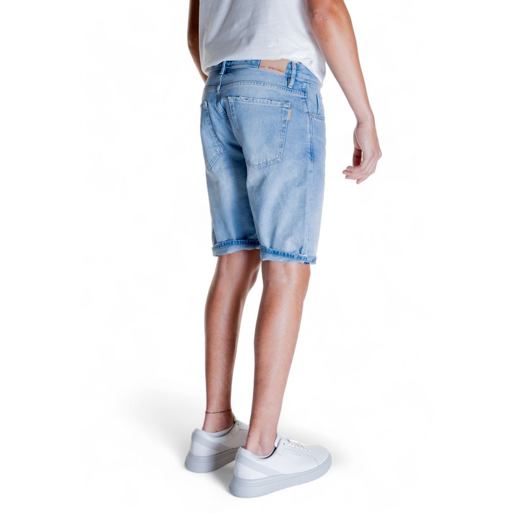 Hellblaue Shorts aus Baumwolle