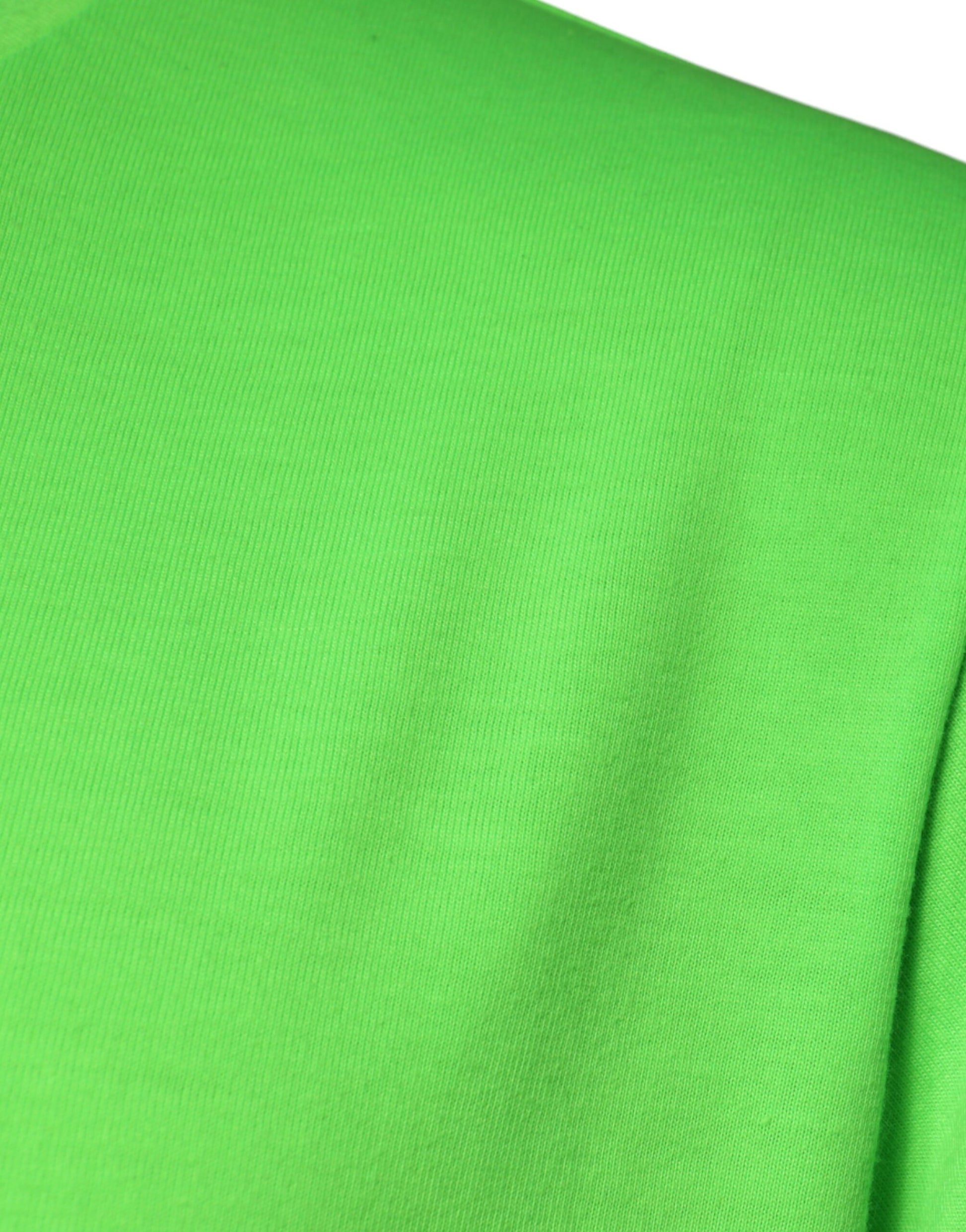 Grünes T-Shirt mit Rundhalsausschnitt und kurzen Ärmeln und Logo