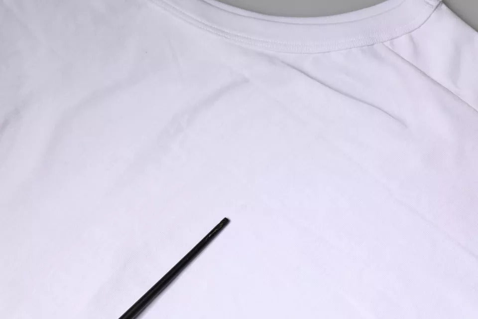 Weißes ärmelloses T-Shirt mit Camouflage-Muster