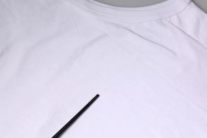 Weißes ärmelloses T-Shirt mit Camouflage-Muster