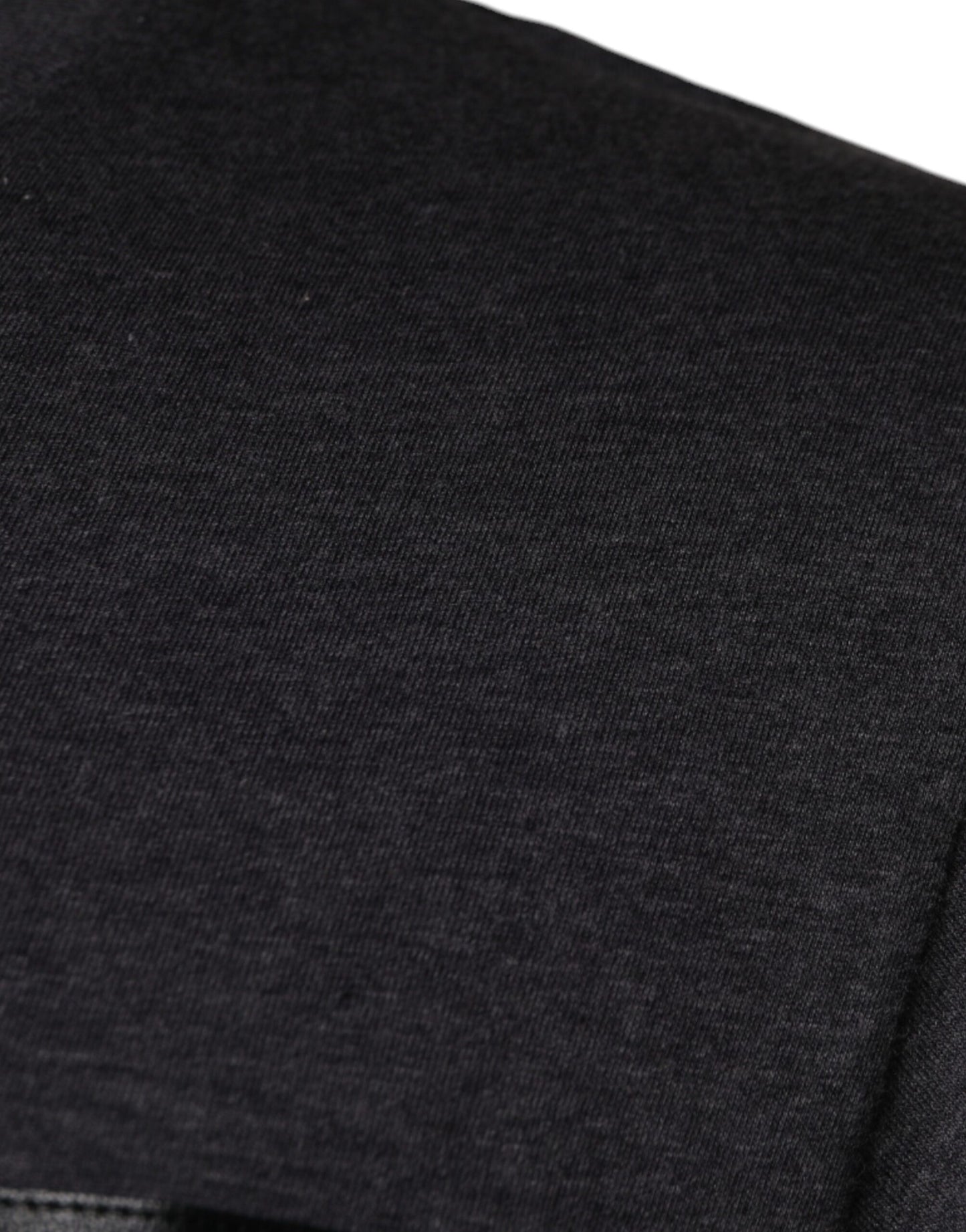 Graues Baumwoll-T-Shirt mit Rundhalsausschnitt und Logo-Patch