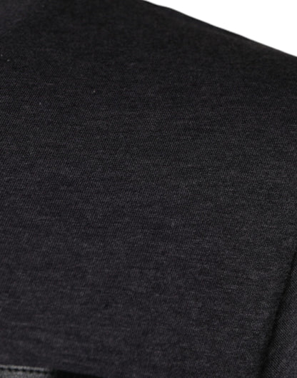 Graues Baumwoll-T-Shirt mit Rundhalsausschnitt und Logo-Patch