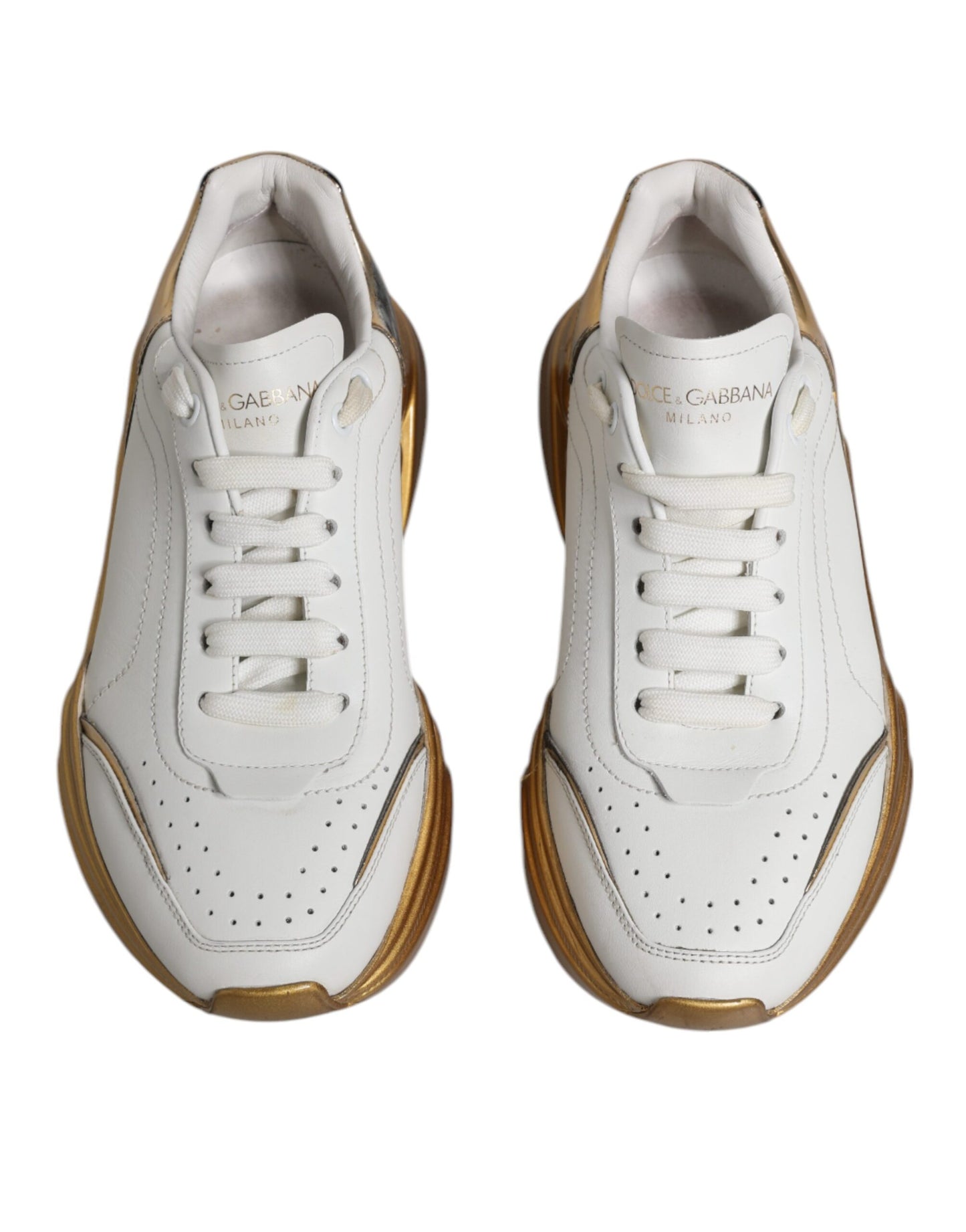 Daymaster Low Top Sneaker in Weiß und Gold