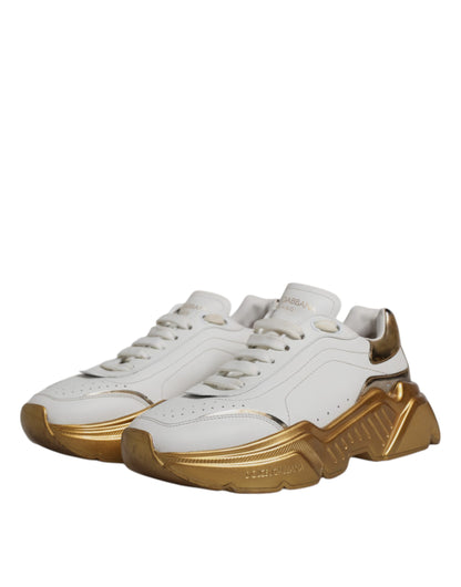 Daymaster Low Top Sneaker in Weiß und Gold