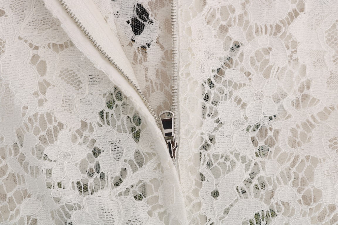 Elegante weiße Minibluse mit Spitzenverzierung