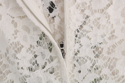 Elegante weiße Minibluse mit Spitzenverzierung