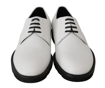 Elegante weiße formelle Lederschuhe
