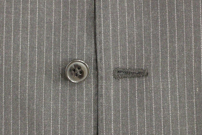 Elegante grau gestreifte Weste