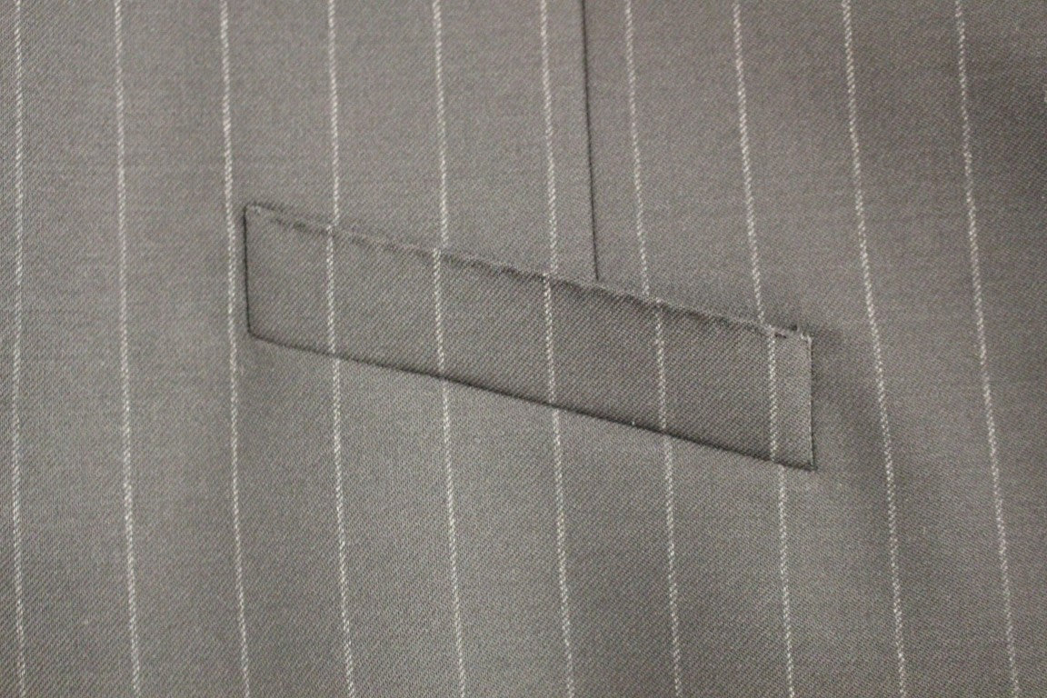 Elegante schwarze gestreifte Wollweste