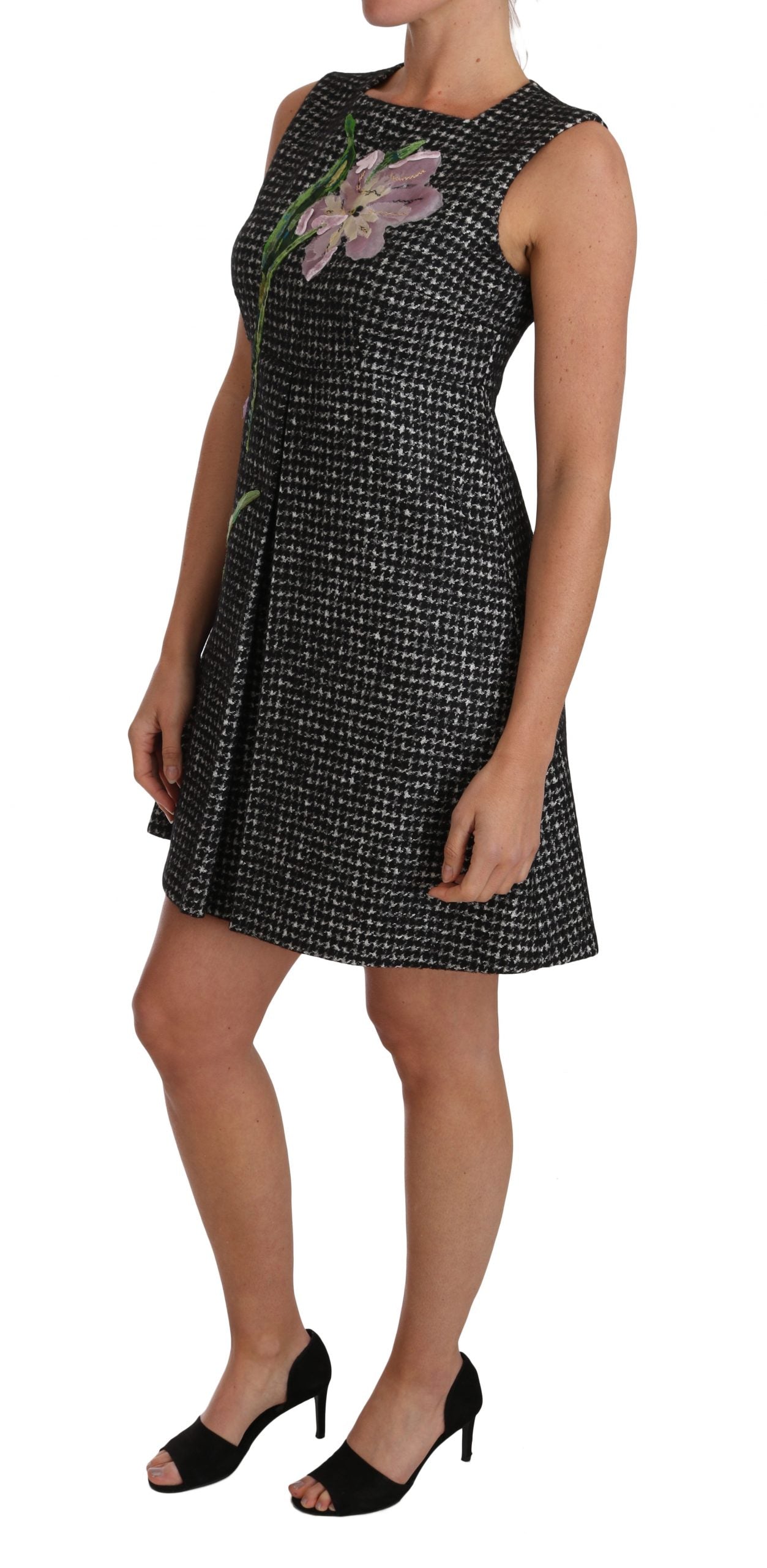 Elegantes graues Mini-A-Linien-Kleid mit lila Tulpe