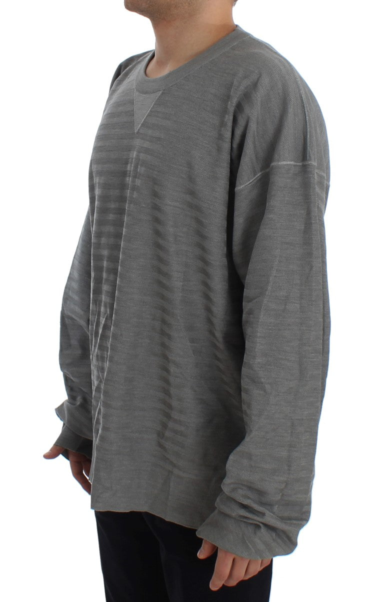 Eleganter grauer Pullover mit Rundhalsausschnitt aus Seide