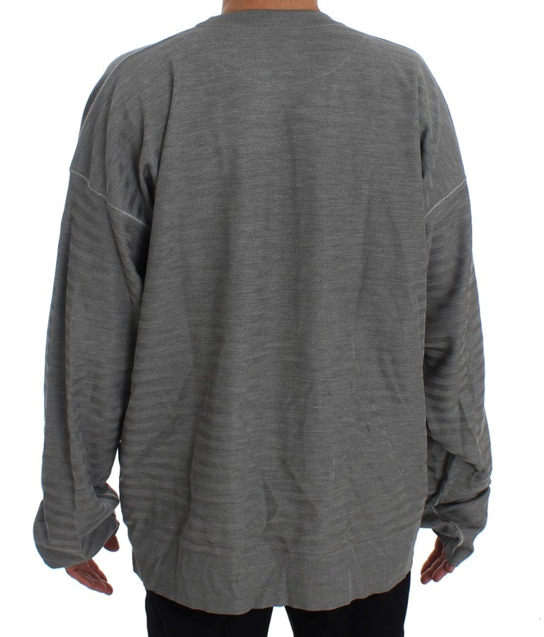 Eleganter grauer Pullover mit Rundhalsausschnitt aus Seide