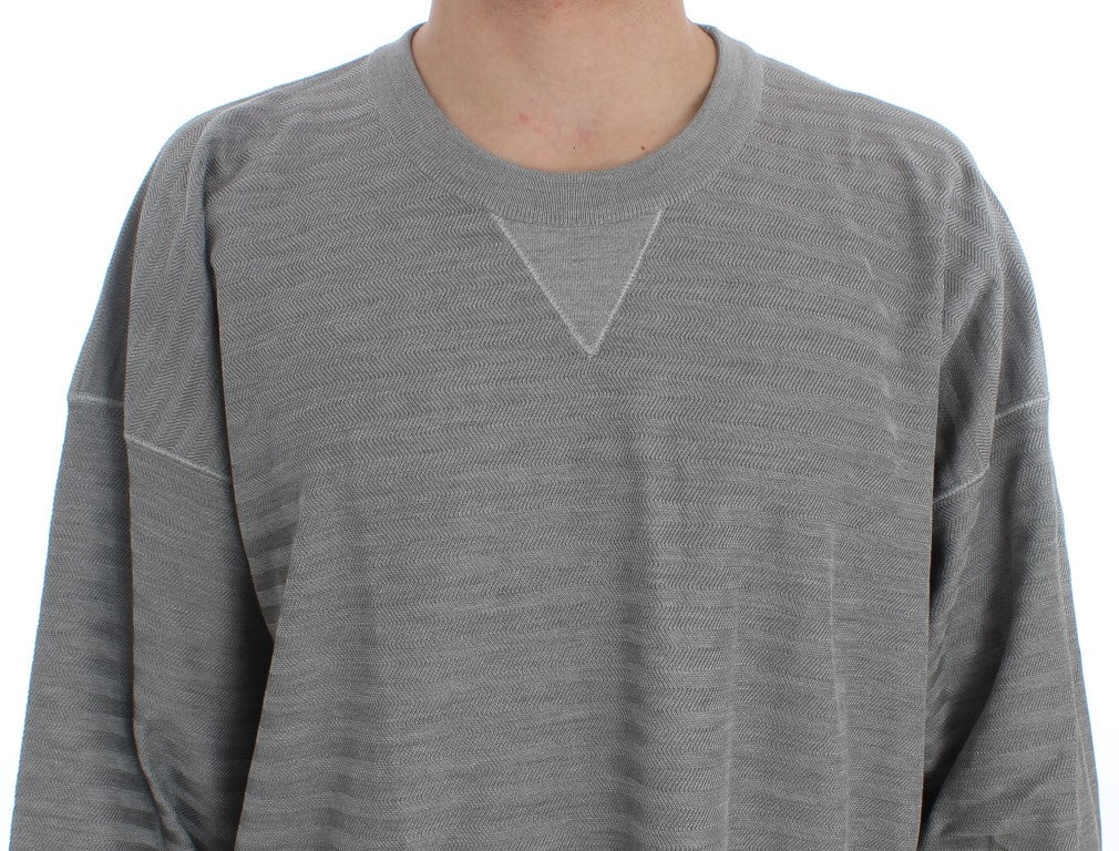 Eleganter grauer Pullover mit Rundhalsausschnitt aus Seide