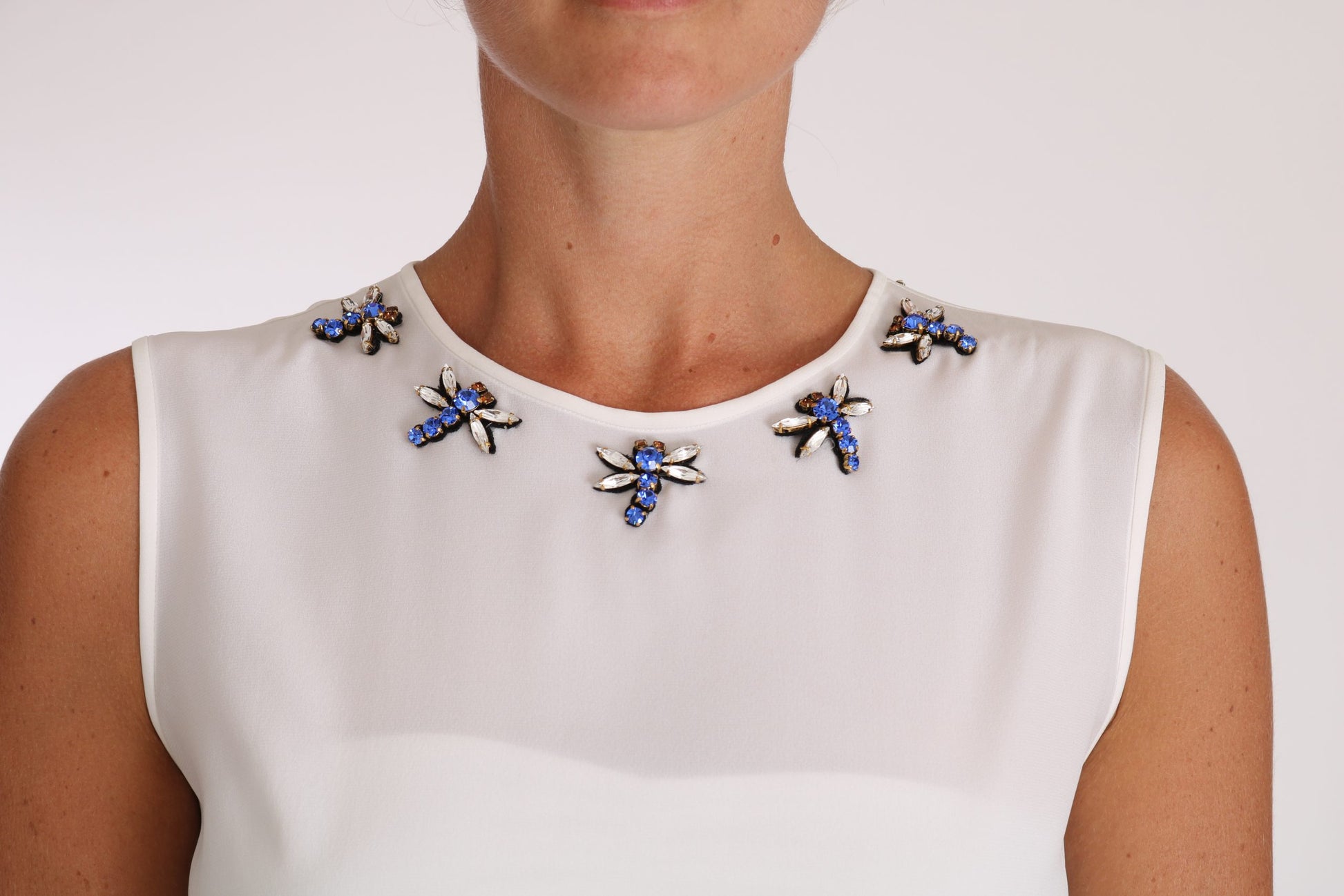 Elegante, verzierte ärmellose Seidenbluse