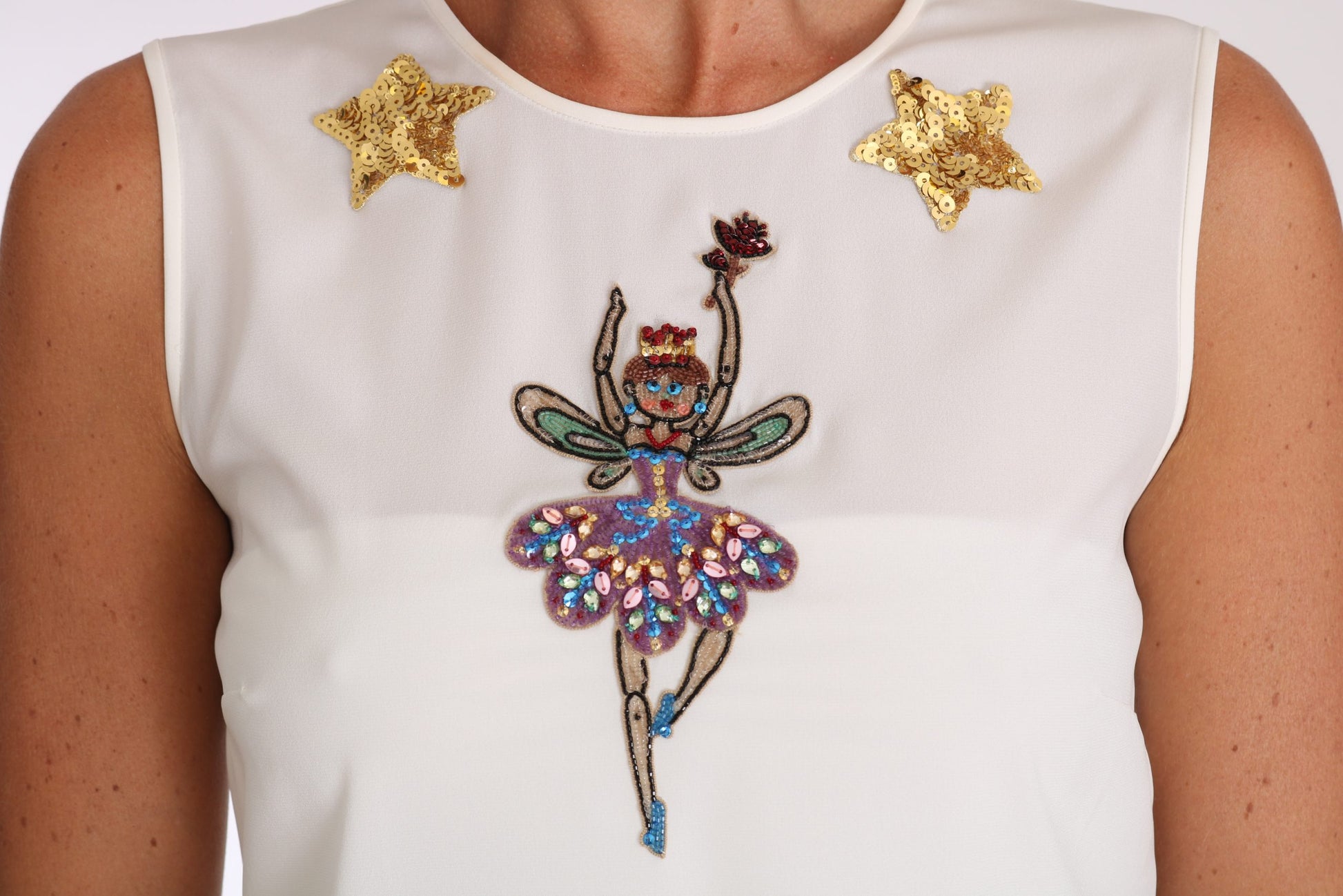 Verzauberte Seidenbluse mit Kristallverzierung