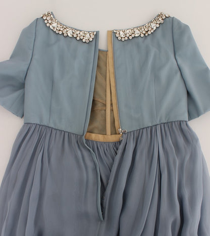 Elegantes, mit Kristallen verziertes Seidenkleid